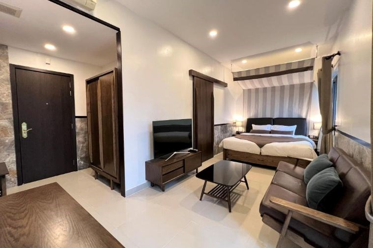 Premier King with Patial River View –  Onsen, Sauna Included